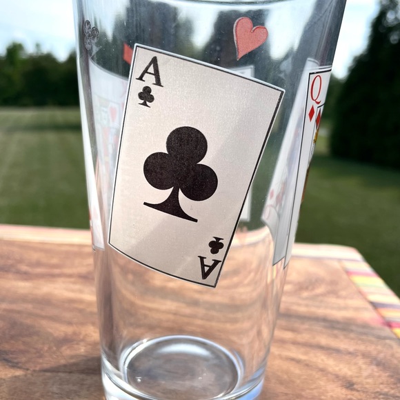 Set of three vintage tumbler high ball glasses with playing cards graphics - Picture 3 of 10